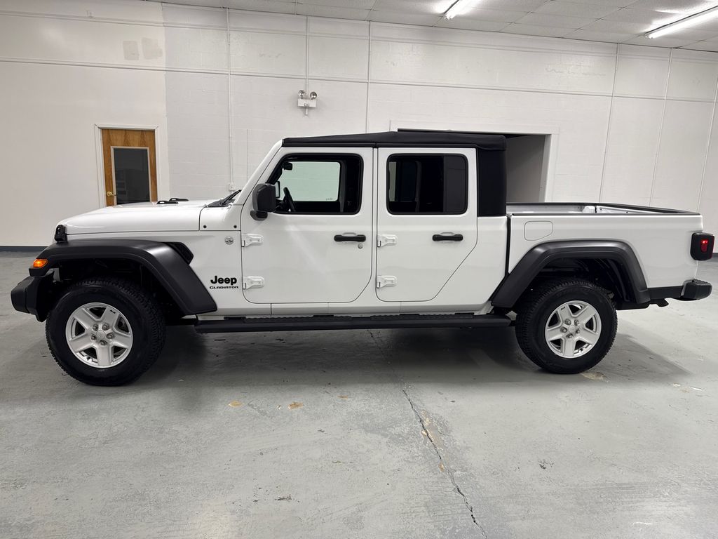 2020 Jeep Gladiator Sport photo 4