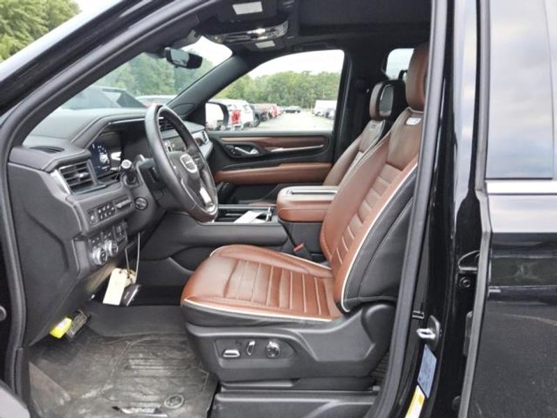 2024 Gmc Yukon XL Denali Ultimate photo 2