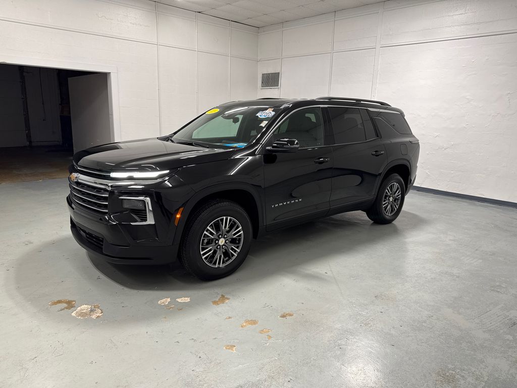 2025 Chevrolet Traverse photo 3