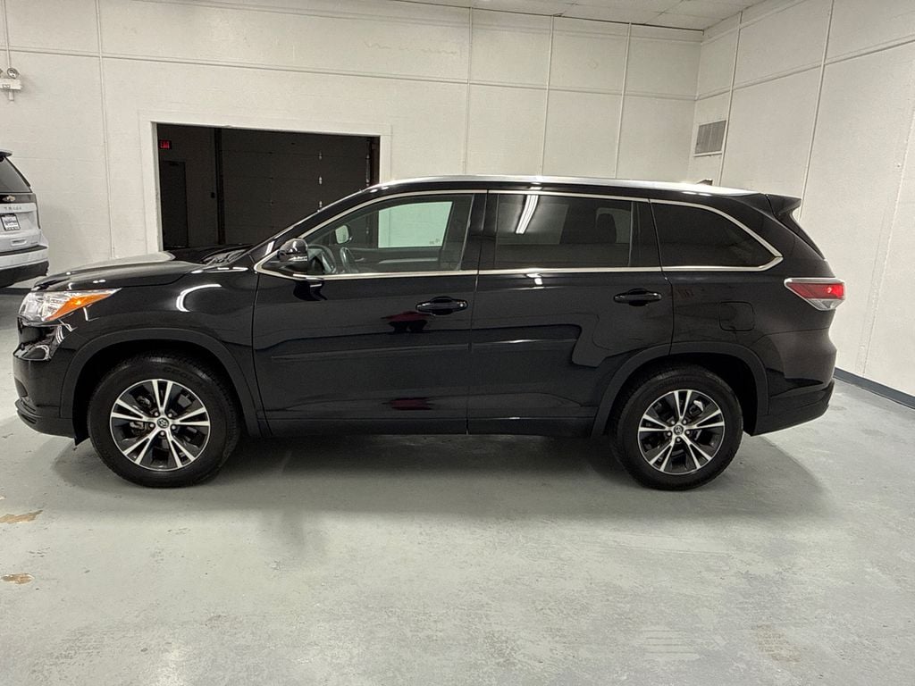 Used 2016 Toyota Highlander XLE FWD 3.5L V6 Sport Utility