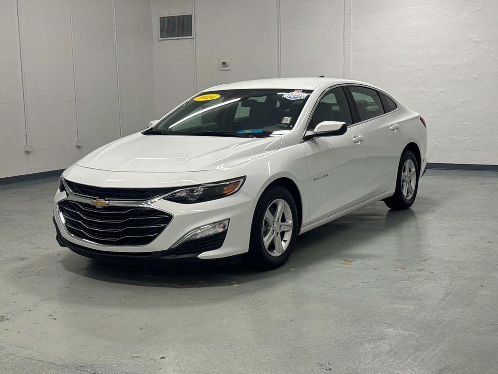 2024 Chevrolet Malibu LS photo 4
