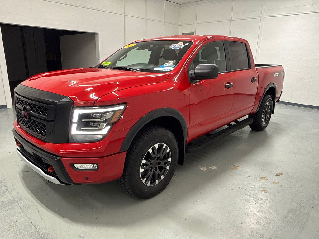 2024 Nissan Titan PRO-4X Crew Cab photo 3