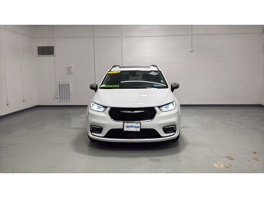 Used 2023 Chrysler Pacifica Limited FWD 1 Owner Passenger Van