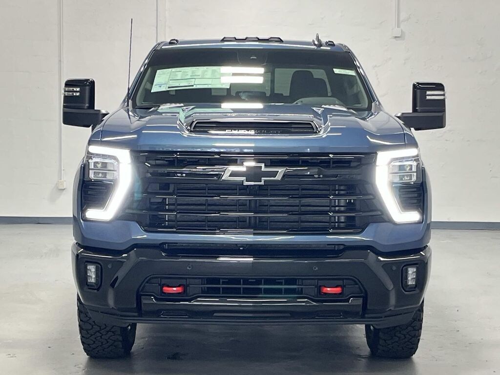 New 2026 Chevrolet Silverado LT Z71 Trail Boss Crew Cab 4x4 6.6L Gas Crew Cab
