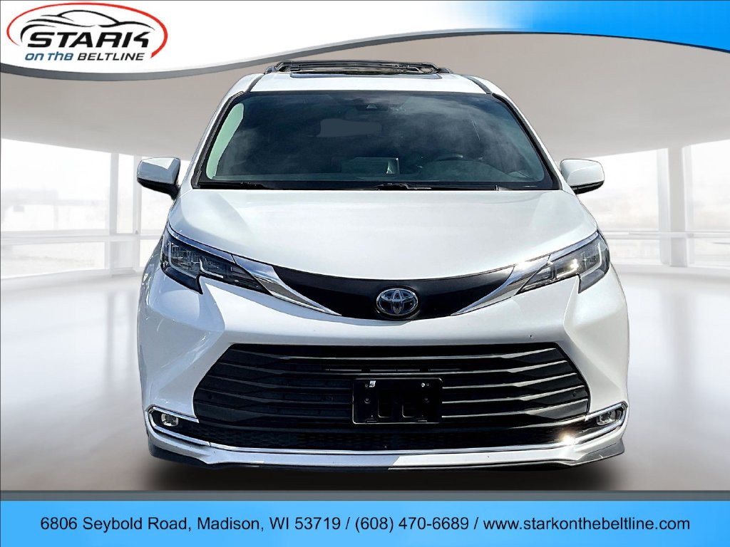 Used 2022 Toyota Sienna XLE 8 Passenger Van Passenger Van