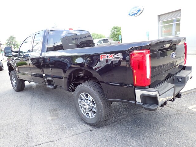 2025 Ford F-350 photo 3