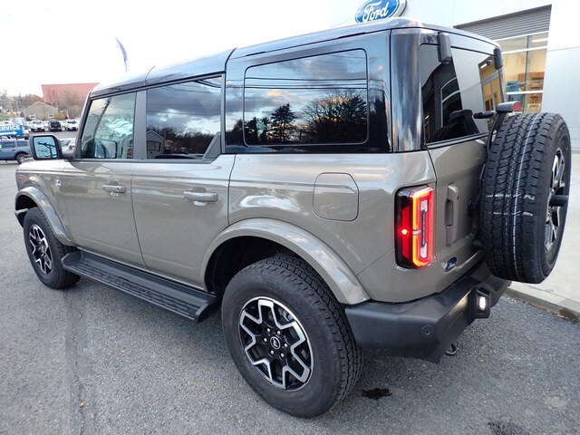 2025 Ford Bronco Outer Banks photo 3