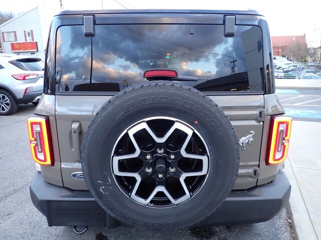 2025 Ford Bronco Outer Banks photo 4