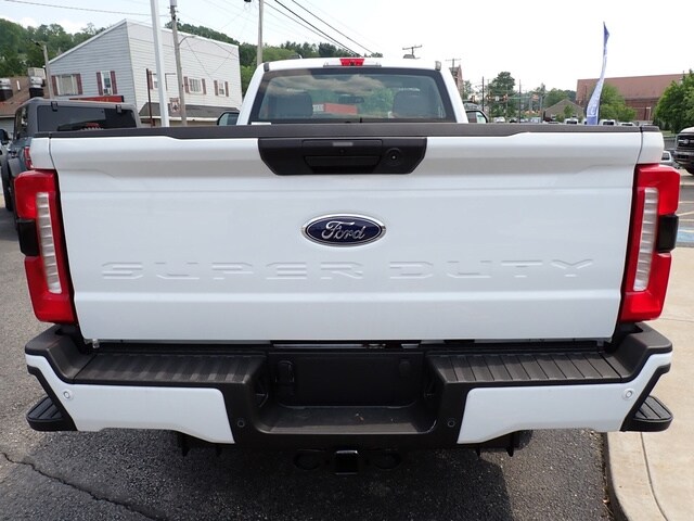 2025 Ford F-350 photo 4