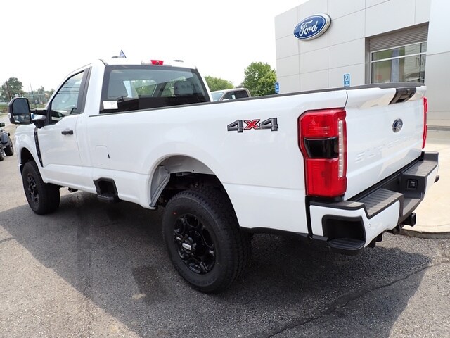 2025 Ford F-350 photo 3