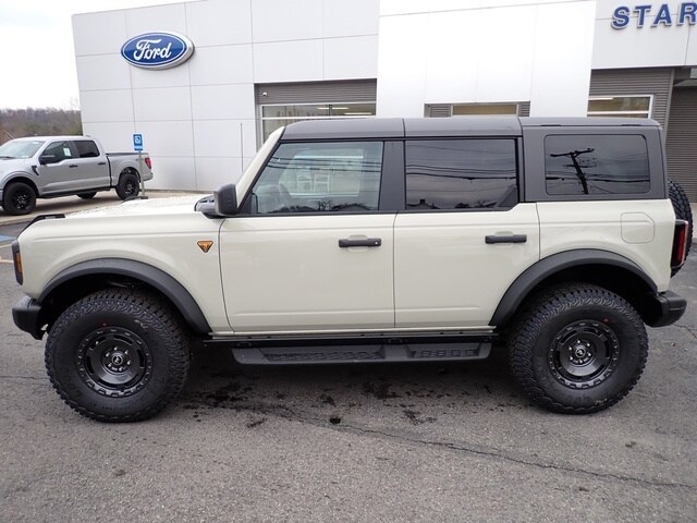2025 Ford Bronco Badlands photo 2
