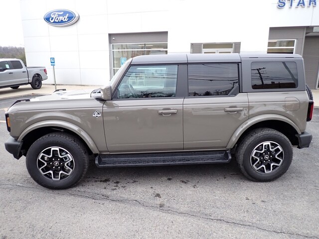 2025 Ford Bronco Outer Banks photo 2