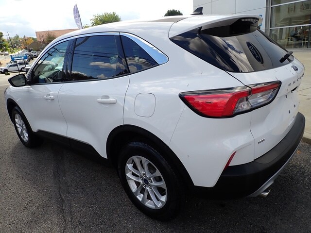 2022 Ford Escape SE photo 2