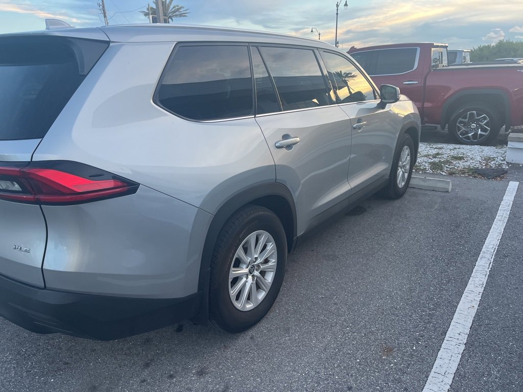 2024 Toyota Grand Highlander XLE photo 3