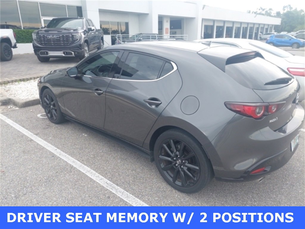 2022 Mazda Mazda3 Hatchback Premium photo 4