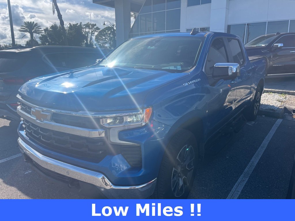 2024 Chevrolet Silverado 1500 LT photo 2