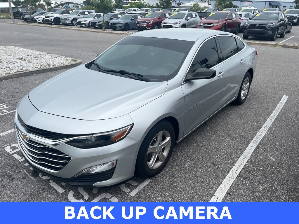 2021 Chevrolet Malibu LS photo 2