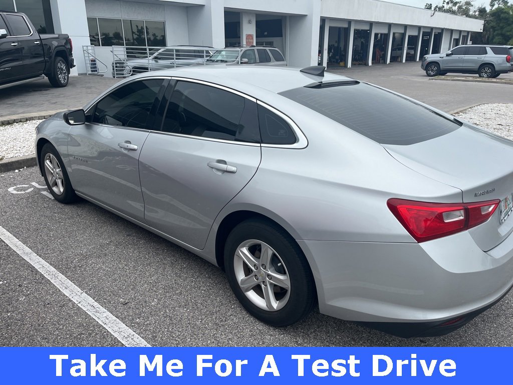 2021 Chevrolet Malibu LS photo 3