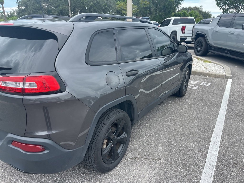 2017 Jeep Cherokee Sport photo 3