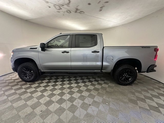 2025 Chevrolet Silverado 1500 Custom Trail Boss photo 2