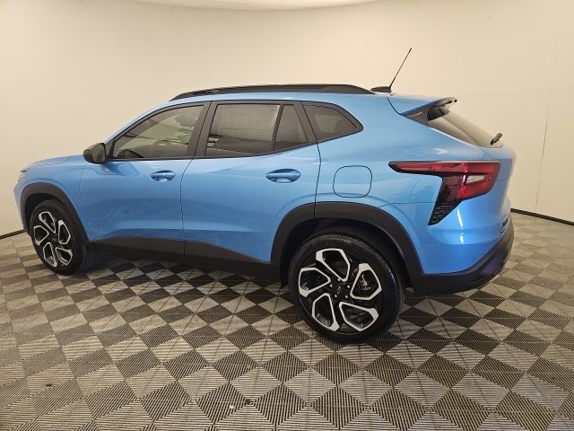 2025 Chevrolet Trax photo 2