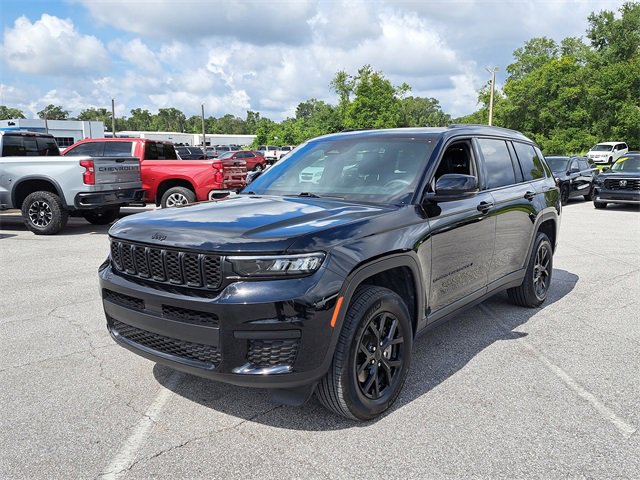2024 Jeep Grand Cherokee Laredo photo 2