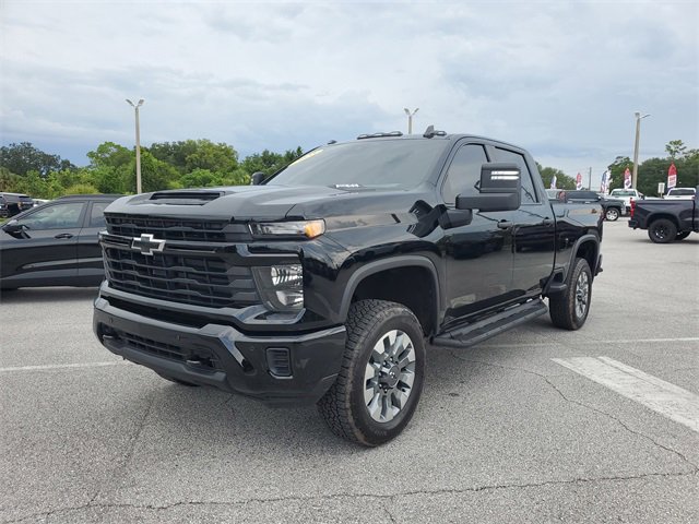 2025 Chevrolet Silverado 2500HD Custom photo 3