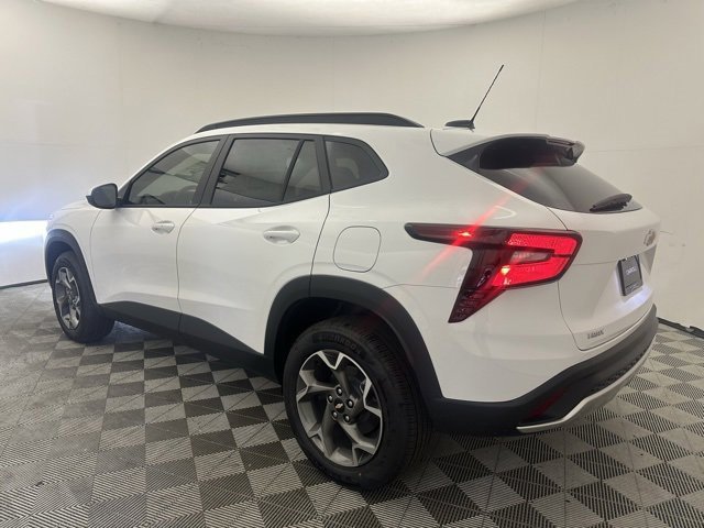 2025 Chevrolet Trax LT photo 3