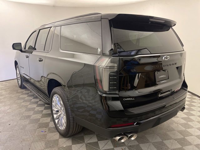 2025 Chevrolet Suburban RST photo 2