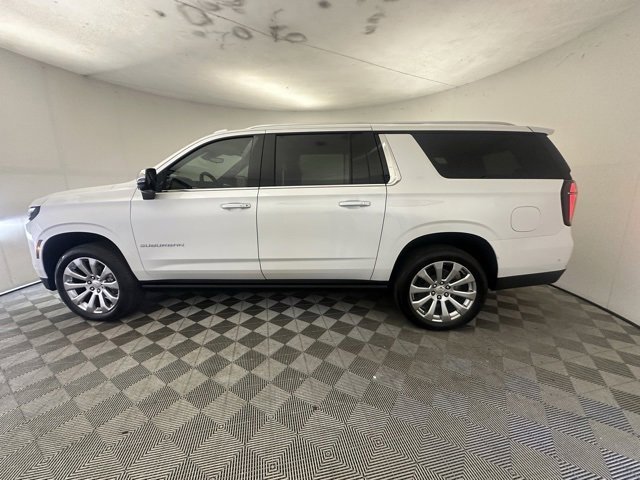 2025 Chevrolet Suburban Premier photo 2