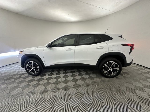 2025 Chevrolet Trax photo 2