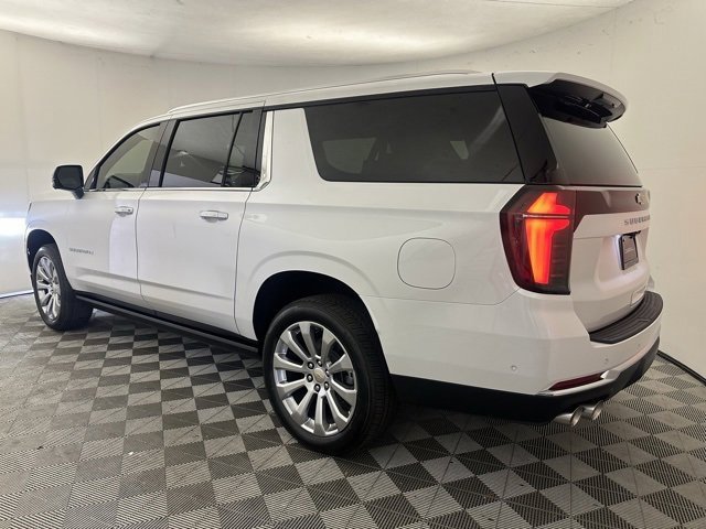 2025 Chevrolet Suburban Premier photo 3