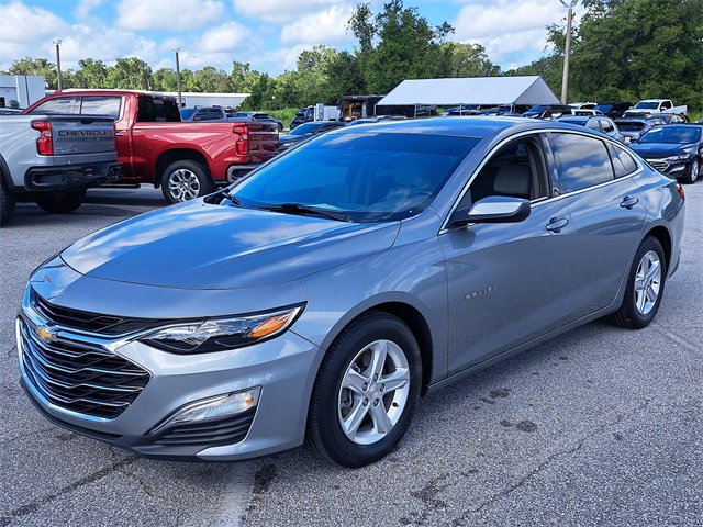 2024 Chevrolet Malibu photo 3