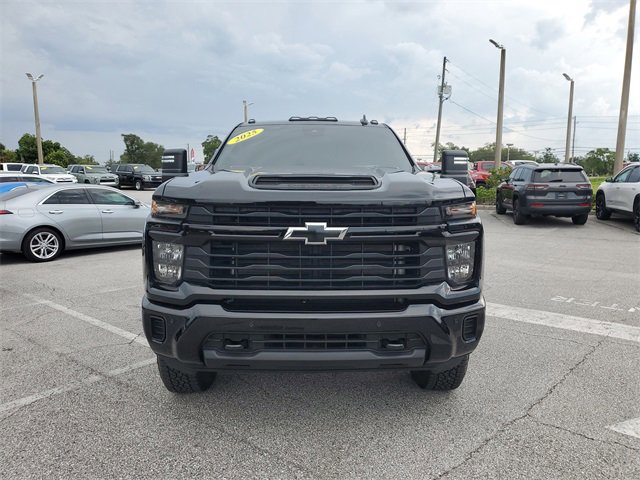 2025 Chevrolet Silverado 2500HD Custom photo 2