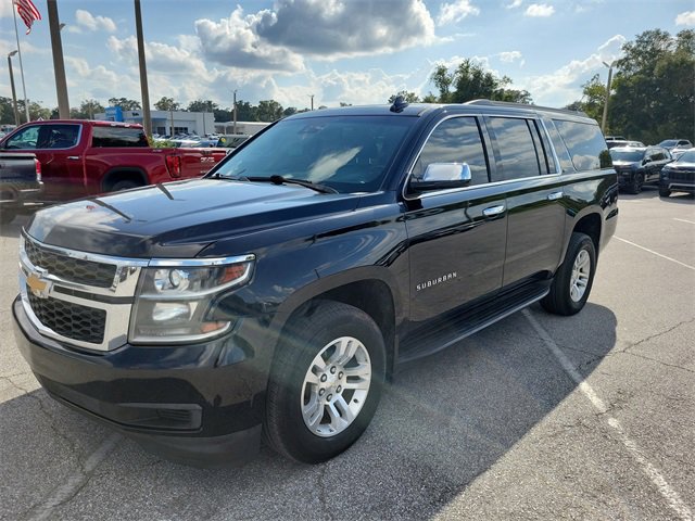 2019 Chevrolet Suburban LT photo 2