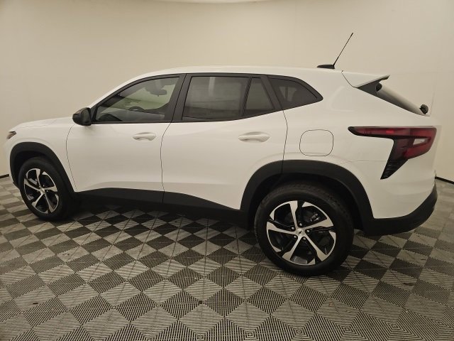 2025 Chevrolet Trax photo 2
