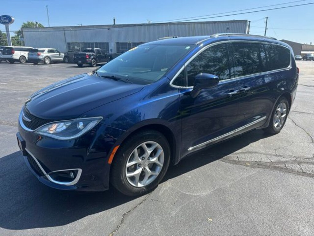 Used 2018 Chrysler Pacifica Touring L Plus Minivan/Van