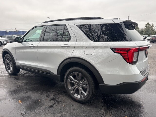 2026 Ford Explorer photo 2