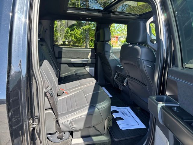 2026 Ford F-250 Super Duty Platinum - Photo 11
