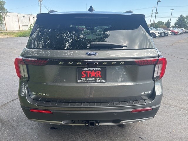 2025 Ford Explorer photo 3