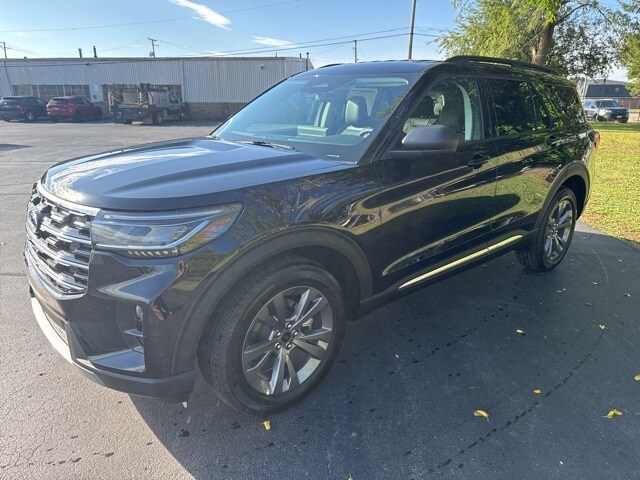 2025 Ford Explorer photo 2