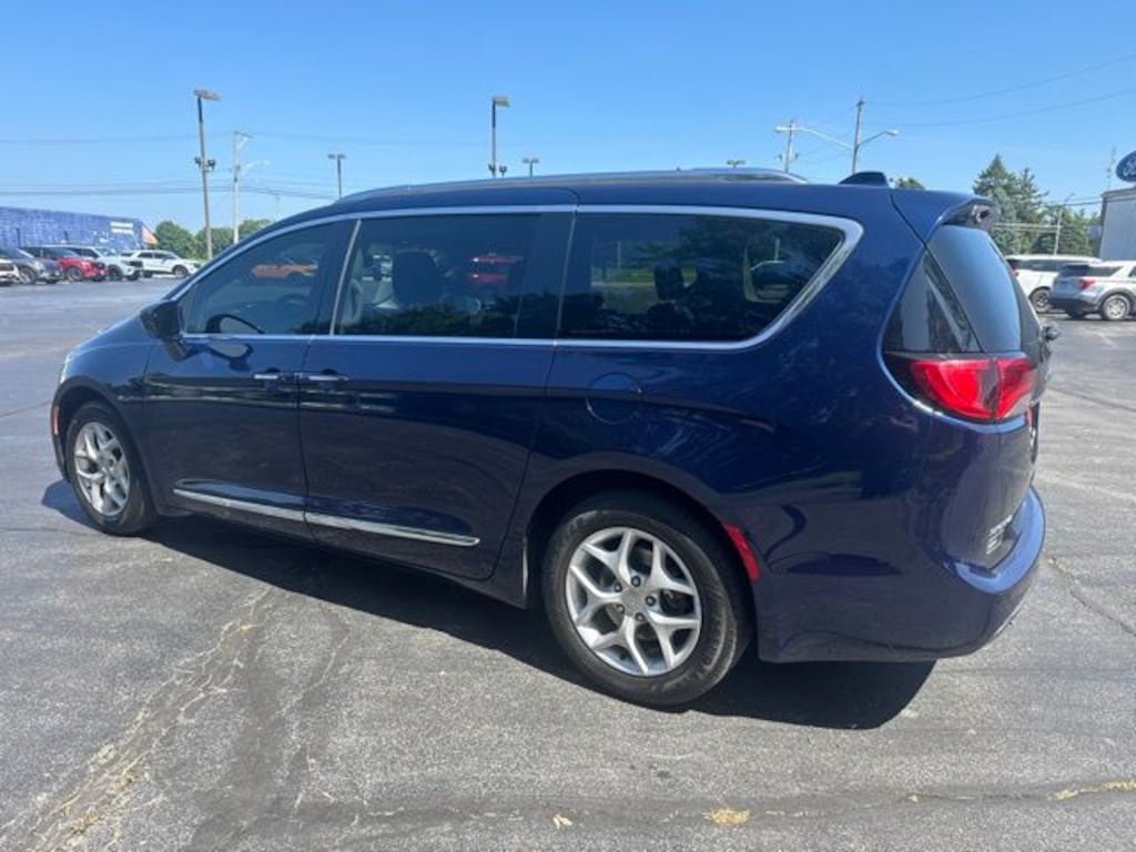 Used 2018 Chrysler Pacifica Touring L Plus Minivan/Van