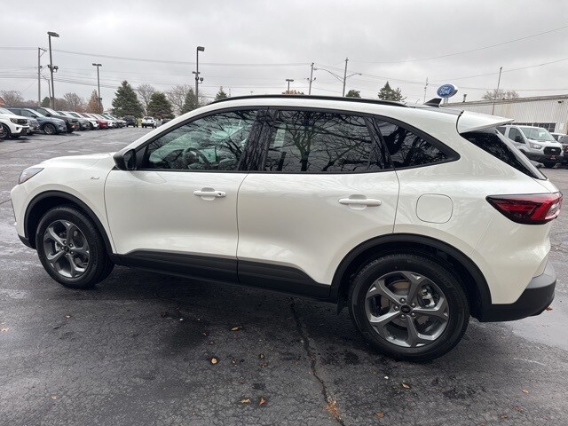 2026 Ford Escape ST-Line photo 3