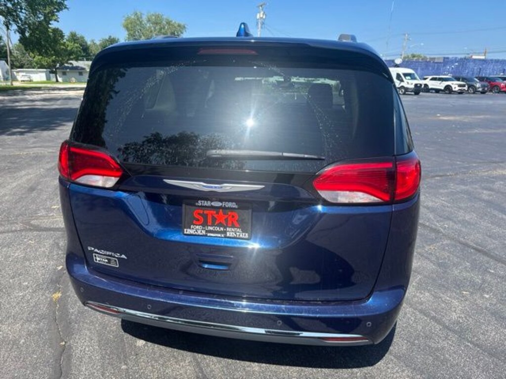 Used 2018 Chrysler Pacifica Touring L Plus Minivan/Van