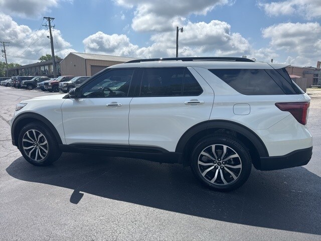 2020 Ford Explorer ST photo 3
