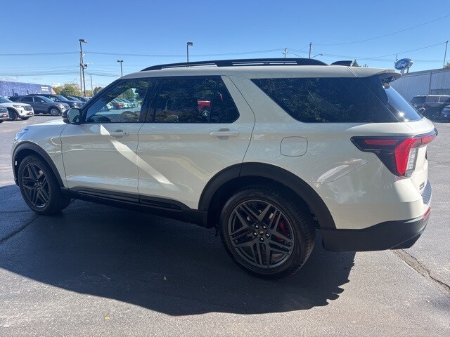 2026 Ford Explorer ST photo 3