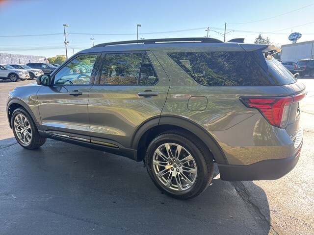 2026 Ford Explorer photo 3