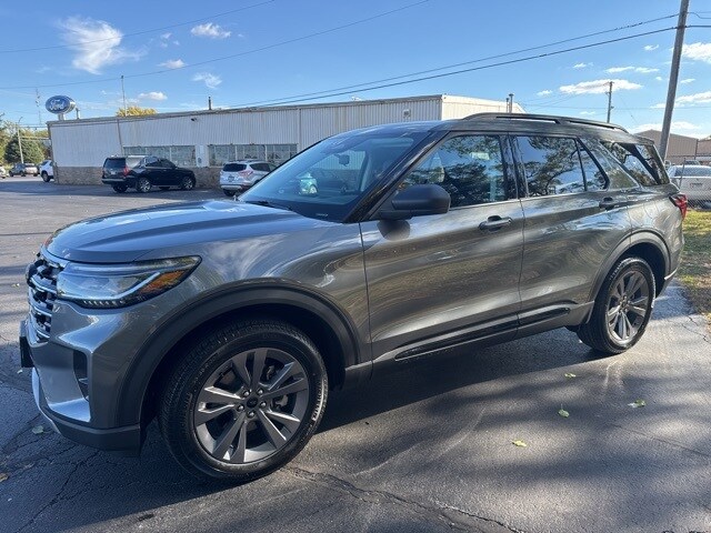 2026 Ford Explorer photo 2