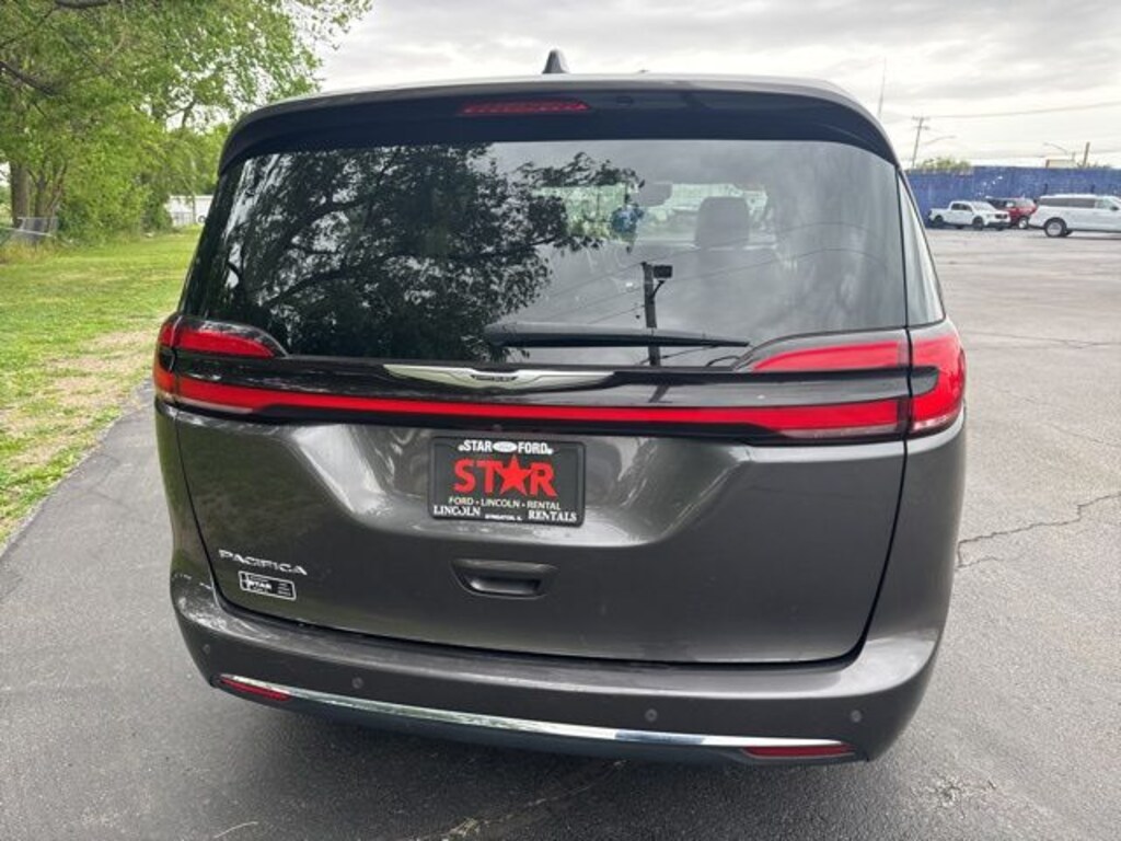 Used 2023 Chrysler Pacifica Touring L Minivan/Van