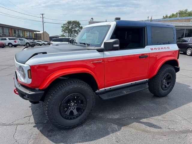 2025 Ford Bronco First Edition photo 2